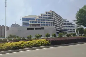 淮南第一家的五星级酒店外墙基本完工图片