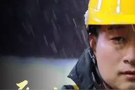 逐浪·那些抗疫中的身影丨外卖小哥曲波 送餐之余开直播 憧憬大舞台图片