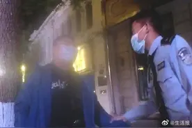 男孩赌气离家出走 冰城巡警中央大街寻找1小时图片