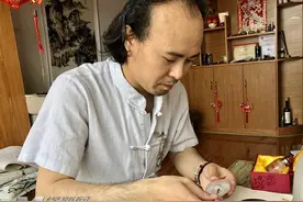 陈恒荣内画技艺：方寸之间绘出大天地图片