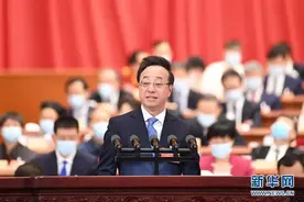 屠海鸣委员：反对派不断威胁我，可我不怕，因为我背后是北京，是伟大的祖国图片