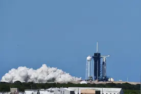 美国九年内来首次本土载人发射万事俱备，下周三特朗普将现场观看火箭升空图片