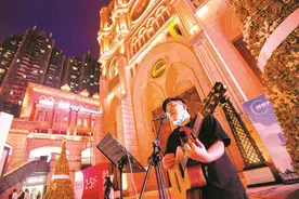 武汉知名街头歌手回来了：相信疫情总会过去，期待光谷重现繁华图片