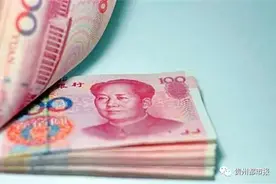 吓到报警：男子在ATM上存了2万，卡里只收到1万图片