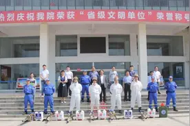临沂市红十字蓝天救援队到我院进行义务消杀图片