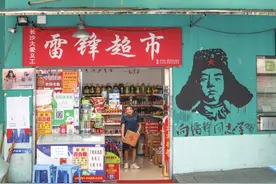长沙一社区设置爱心墙：闲置物品可以挂上去，有需要的人自取图片