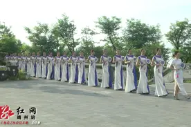 靖州：中老年旗袍走秀 聚焦别样芳华图片