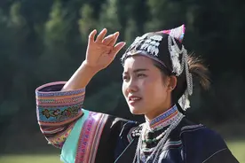 “博物馆可以保存民族服饰，但语言没人说就消亡了”全国人大代表关注少数民族语言传承保护图片