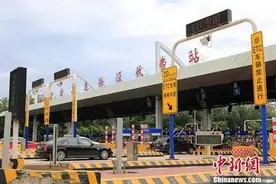 鹤壁一市民车卖了，ETC卡拔了，却还在继续扣费！咋回事？图片