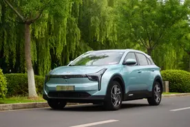 哪吒U试驾体验，于无声处听惊雷图片