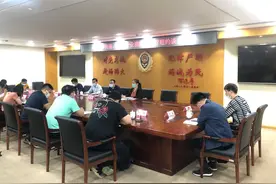 严禁“人车同住”“车货同屋”！上海开展快递外卖行业消防安全管理集中约谈图片
