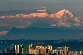 盆地到天庭的视角，最大落差景观7091米图片