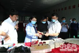 河南省农科院芝麻中心所长、研究员张海洋一行到平舆县考察调研图片