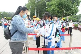 校园里也要保持1米距离！即墨175所学校5.5万名小学生复学图片