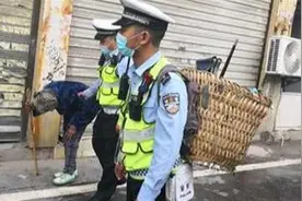 搀扶八旬迷路太婆回家，他背着背篓的样子真好看图片