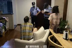 气氛刚刚好！度假夫妻在酒店房间喝酒助兴，喝着喝着吵起来图片