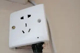 女租客卧室内发现针孔摄像头续：起诉租房平台胜诉，退房成功图片