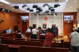 疫情期间未戴口罩受阻，殴打两名保安，上海一男子获刑一年半图片