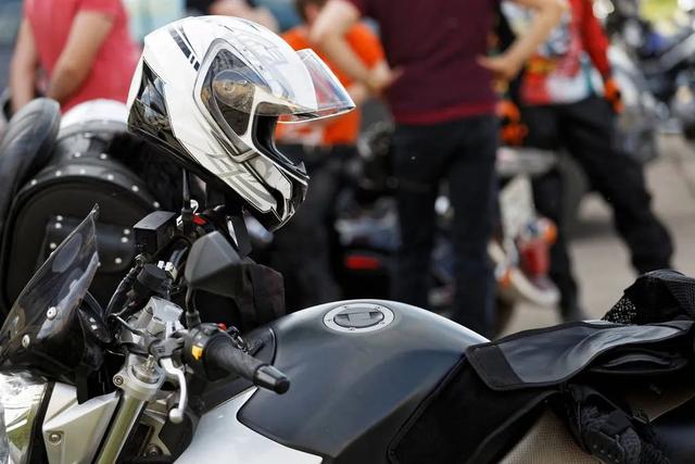 头盔价格暴涨神话破灭，倒爷一夜暴富梦碎