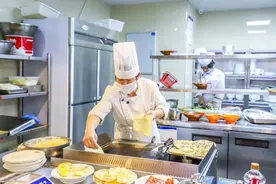 天玥家美食城：云集风味小吃 纵享味蕾狂欢图片