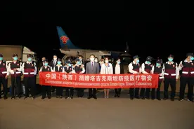 中国医疗专家团队抵达塔吉克斯坦图片