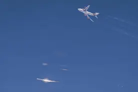 波音客机凌空发射巨大火箭 点火后却没能飞起来图片