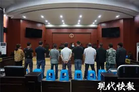 女子闯红灯还扇交警耳光，结局令人舒适图片