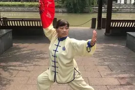 天呐，这是83岁？“武林女高手”火了，开微课收了一堆徒弟图片
