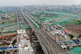 通沪铁路首跑“绿巨人”版复兴号动车组图片