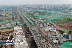 通沪铁路首跑“绿巨人”版复兴号动车组图片