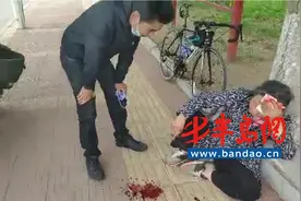 事发胶州：老人路边摔倒满脸血迹，紧急时刻俩青年伸出援手图片