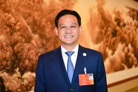 徐华勤代表：深化探索宅基地“三权分置”，提升乡村空间价值图片
