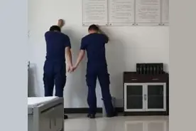 2名消防员吵架，班长的处理方式笑疯网友……图片