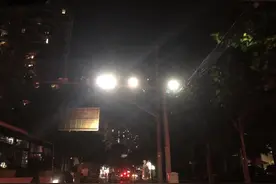 「听」“亮瞎眼”的道路监控补光灯，请再柔和一些图片