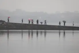 烟雨朦胧雨西湖图片