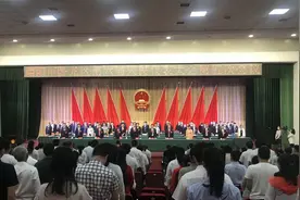 南阳市卧龙区第六届人民代表大会第五次会议开幕图片