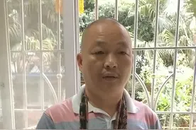 凌晨两点家中起火女主被困，邻居父子砸玻璃救人图片