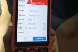 司机醉酒在车内睡着图片