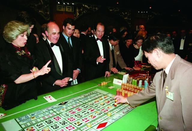 别矣，“赌王”何鸿燊