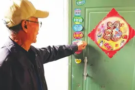 楼上装修动静大 楼下老人受不了 经过记者协调，装修人员同意缩短装修时间，尽量减少噪音图片