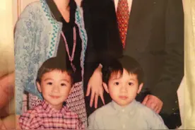 悲伤！何猷君晒幼年合照悼念何鸿燊图片