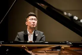 赵胤胤为陈数甘当“家庭煮夫”，家中有5个厨房，还能做分子料理图片