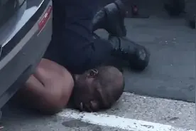 黑人男被白人警察膝压脖子6分钟身亡引发暴乱 曾哀求“让我喘口气”图片