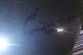 杭州一小区11辆车连续被划，老人带着孙子上派出所一个个打电话道歉！背后原因有些心酸图片