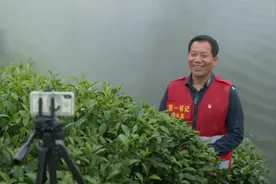 如何发展乡村文化教育助力脱贫？教育界驻村书记“云聊”人大代表|融媒云访谈视频封面