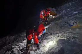 冲顶珠峰！中国登山队预计今天上午10点左右能到达珠峰顶峰图片