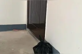 邻居总往他家门口扔垃圾 原来背后有个温情的故事图片