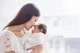 不能洗头、不能刷牙、不能走动……月子里的这些事都是对的吗？图片