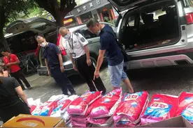 南山监管局突击检查现场查处假“立白”洗衣粉图片