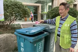 从“天线宝宝”到“破袋神器”，垃圾分类这件事，这位74岁的志愿者真是脑洞大开图片